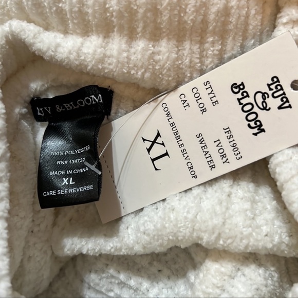 Luv & Bloom Women’s ivory chenille cropped sweater ribbed cowl neck - Picture 10 of 10